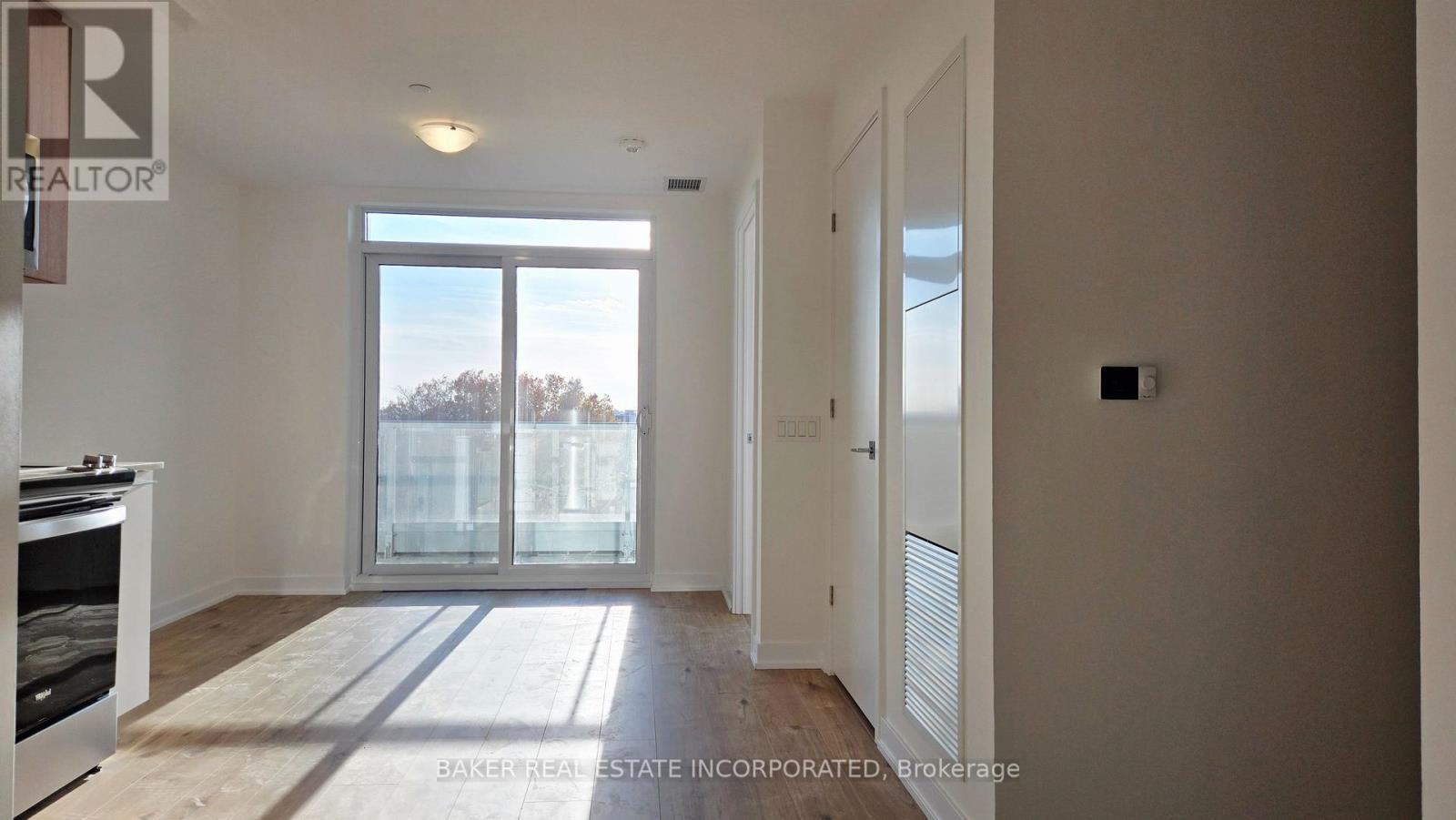 607 - 500 Plains Road E, Burlington, Ontario  L7T 2E1 - Photo 3 - W12548600