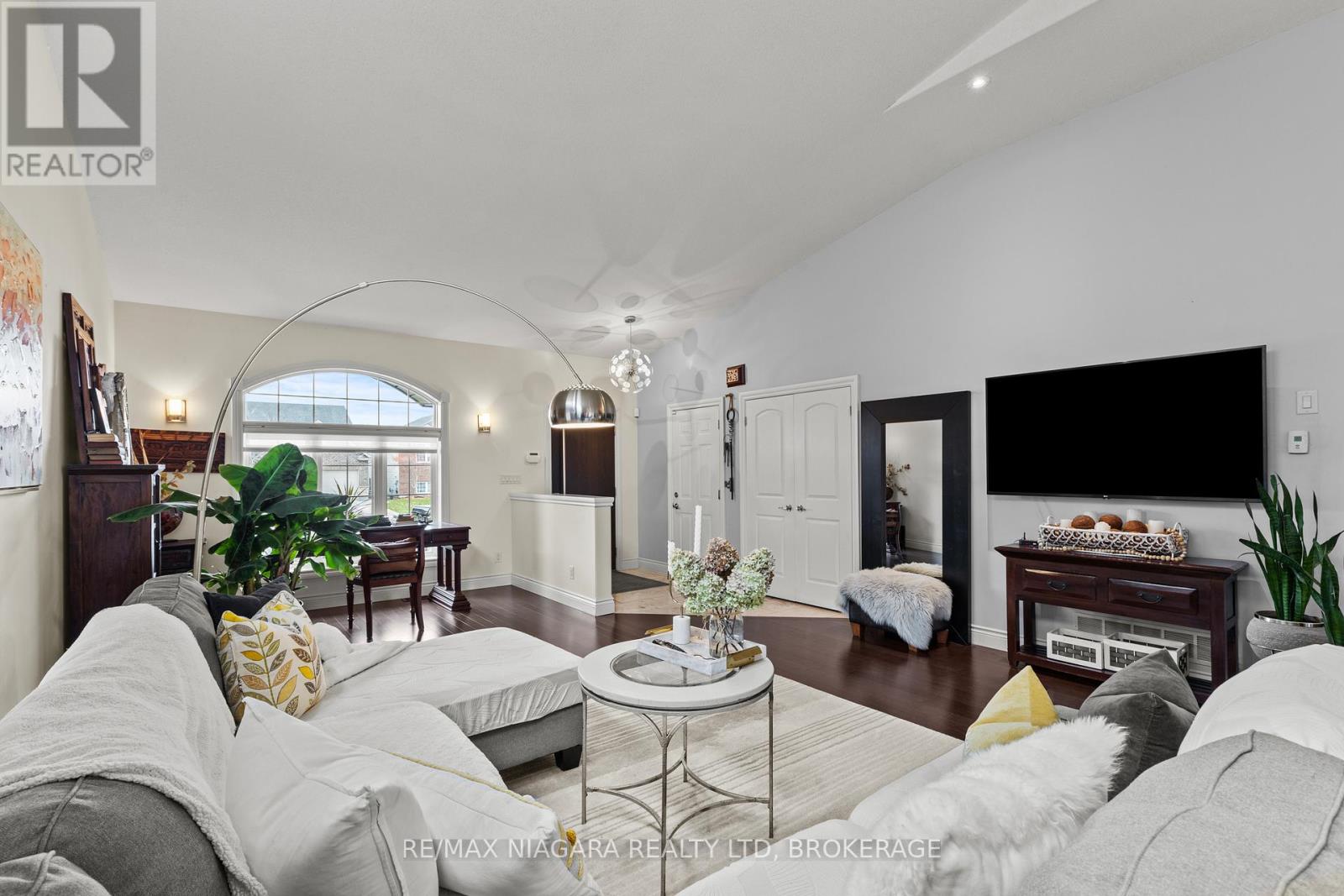 9147 Hendershot Boulevard, Niagara Falls, Ontario  L2H 0E3 - Photo 10 - X12560784