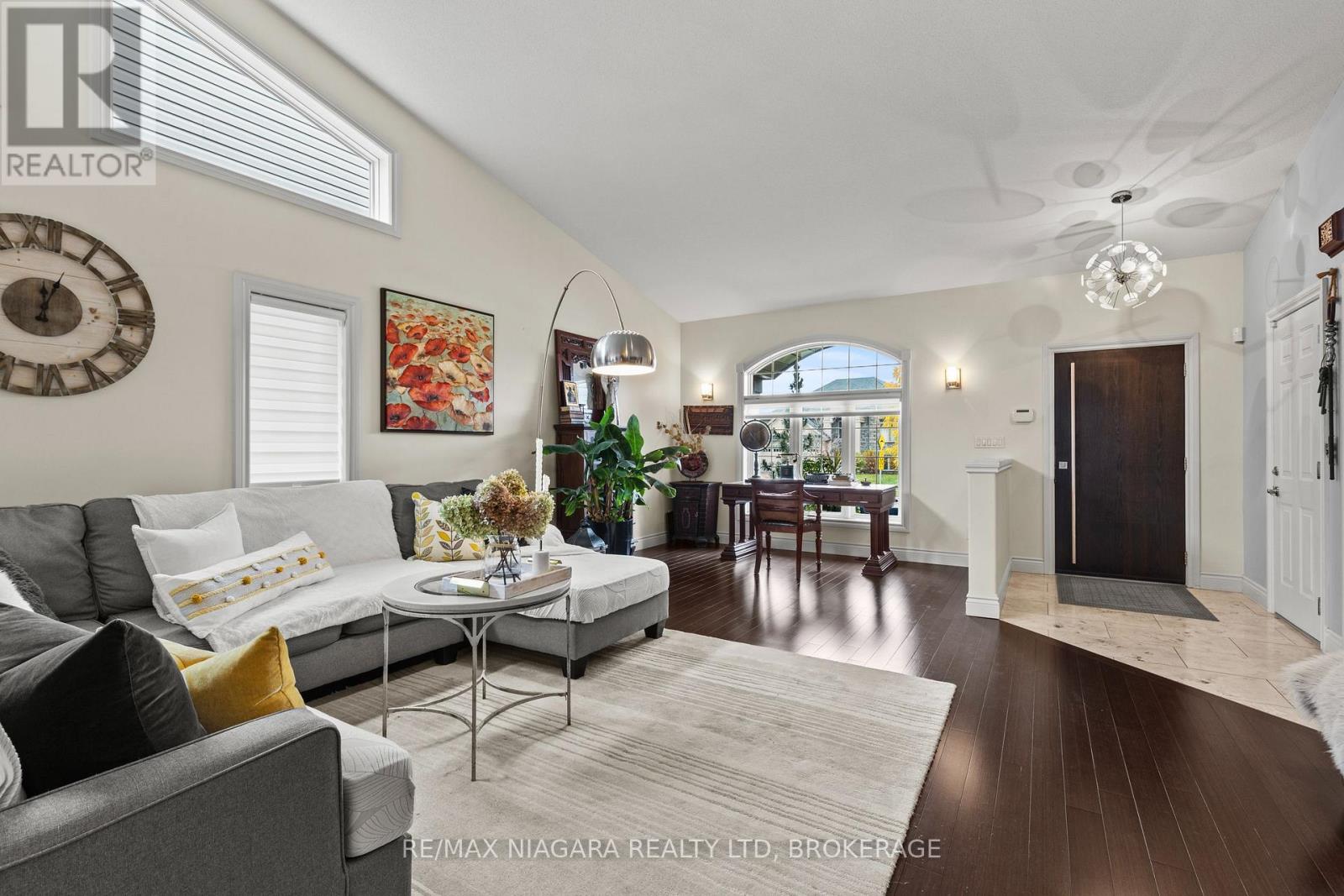 9147 Hendershot Boulevard, Niagara Falls, Ontario  L2H 0E3 - Photo 7 - X12560784