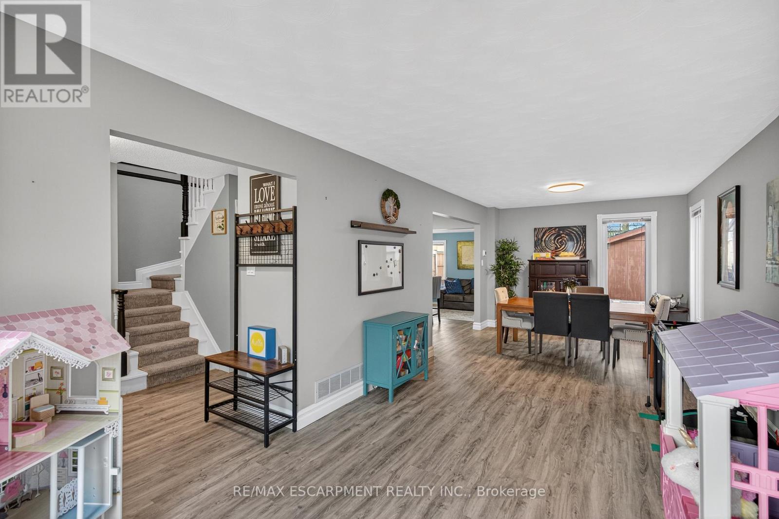 84 Branthaven Drive, Hamilton, Ontario  L8J 2M5 - Photo 8 - X12567822