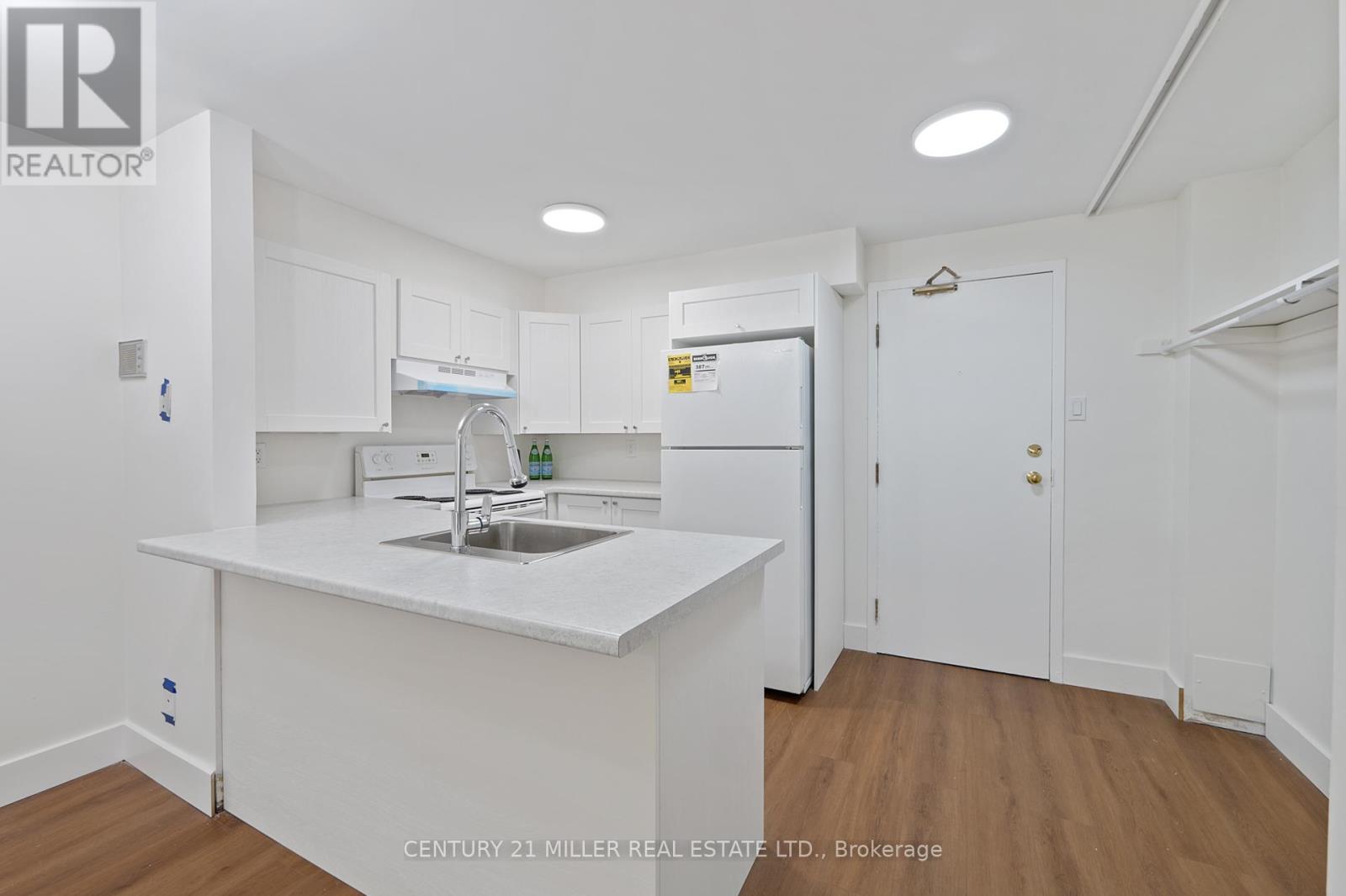 41 Valleyview Road, Kitchener, Ontario  N2E 3H9 - Photo 5 - X12567854