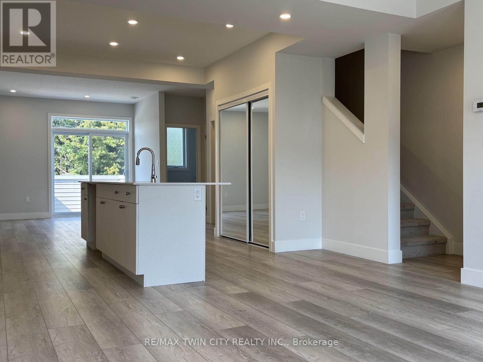 925 Deveron Crescent, London South, Ontario  N5Z 0B6 - Photo 4 - X12567918