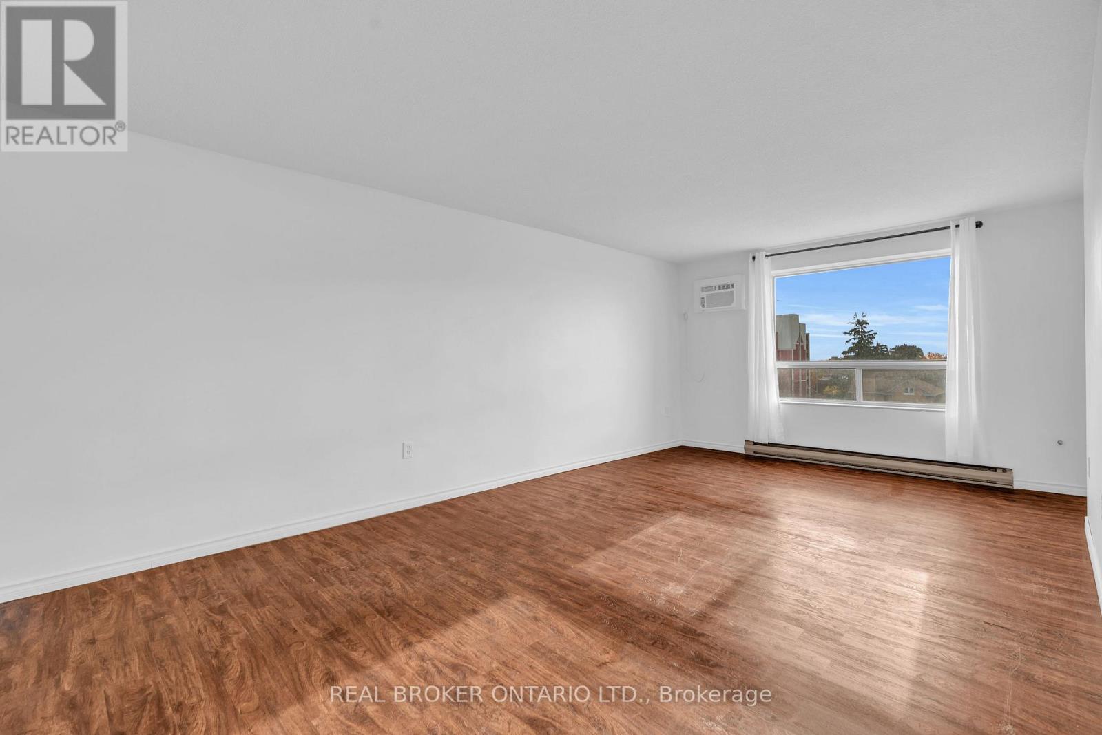 602 - 64 Benton Street, Kitchener, Ontario  N2G 4L9 - Photo 12 - X12567944