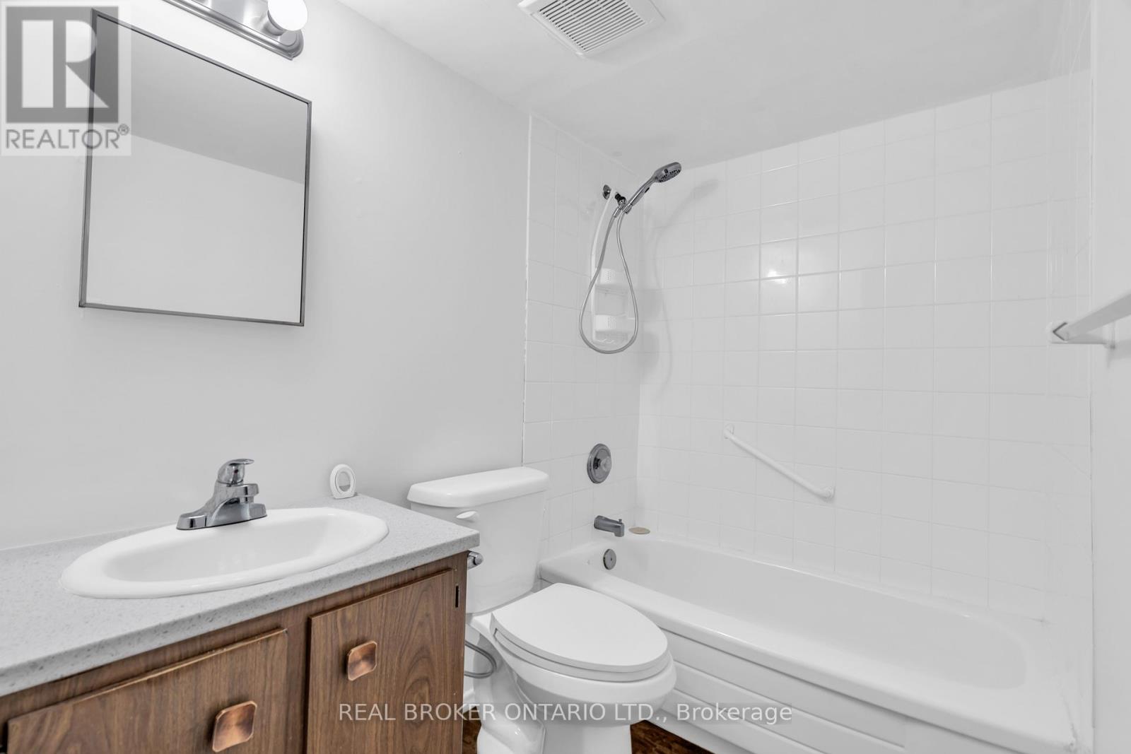 602 - 64 Benton Street, Kitchener, Ontario  N2G 4L9 - Photo 18 - X12567944