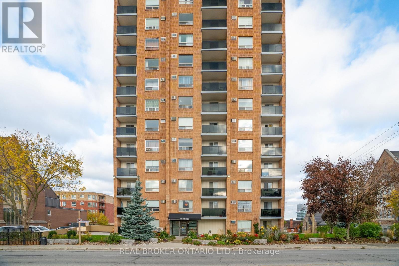 602 - 64 Benton Street, Kitchener, Ontario  N2G 4L9 - Photo 2 - X12567944