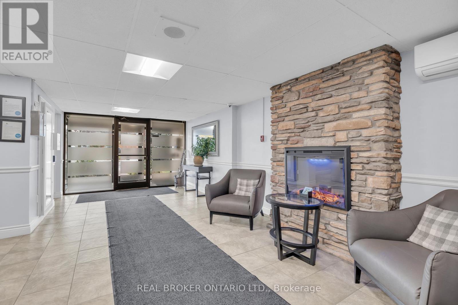 602 - 64 Benton Street, Kitchener, Ontario  N2G 4L9 - Photo 8 - X12567944