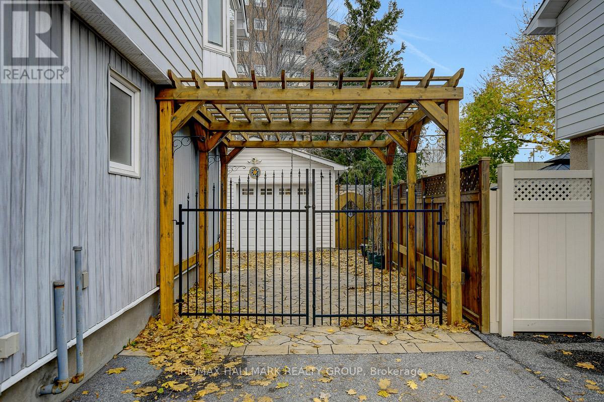 1865 Elmridge Drive, Ottawa, Ontario  K1J 8G7 - Photo 3 - X12567974