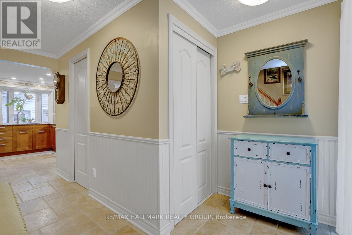 1865 Elmridge Drive, Ottawa, Ontario  K1J 8G7 - Photo 4 - X12567974