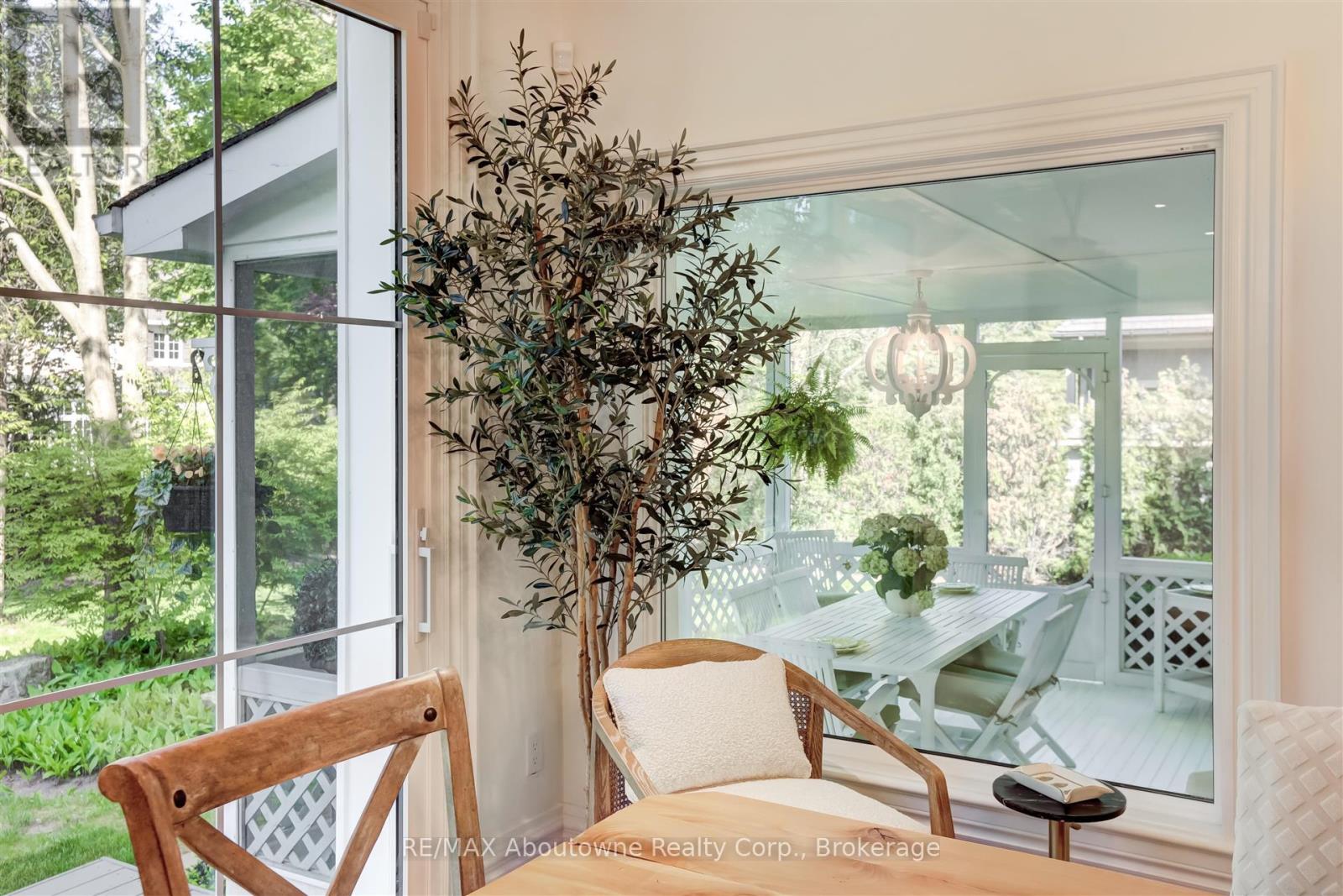 317 Gloucester Avenue, Oakville, Ontario  L6J 3W8 - Photo 23 - W12568010