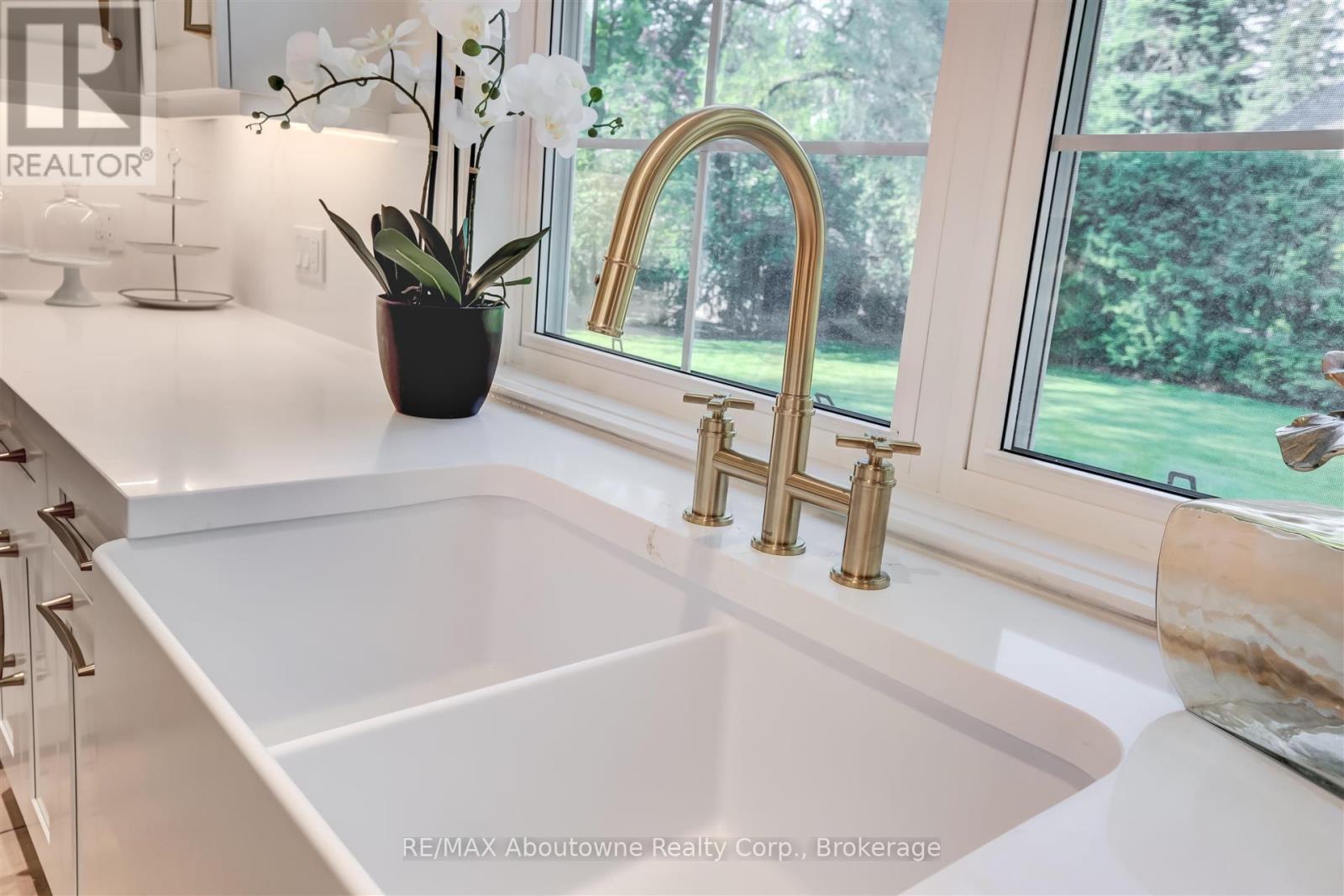 317 Gloucester Avenue, Oakville, Ontario  L6J 3W8 - Photo 27 - W12568010