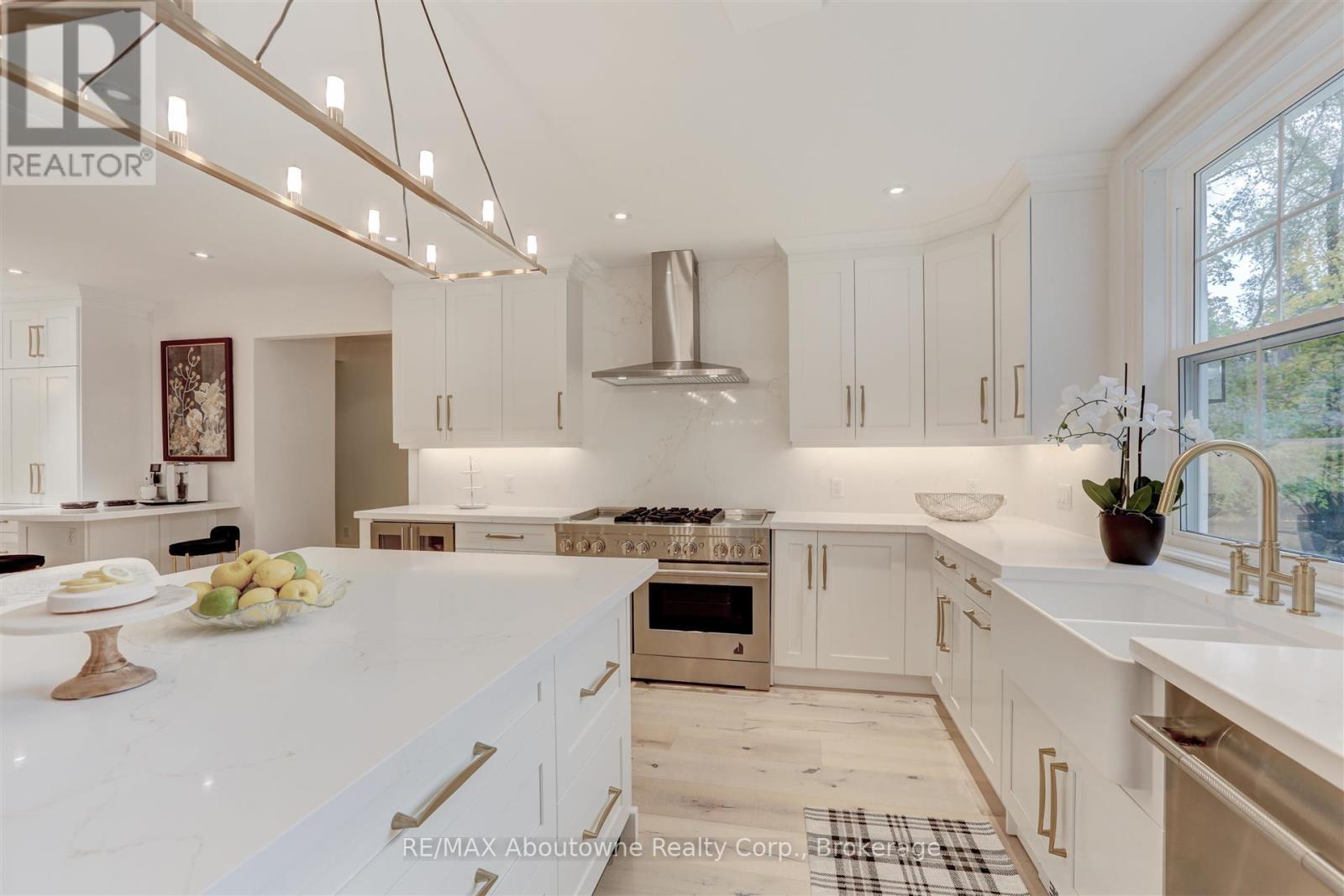 317 Gloucester Avenue, Oakville, Ontario  L6J 3W8 - Photo 32 - W12568010