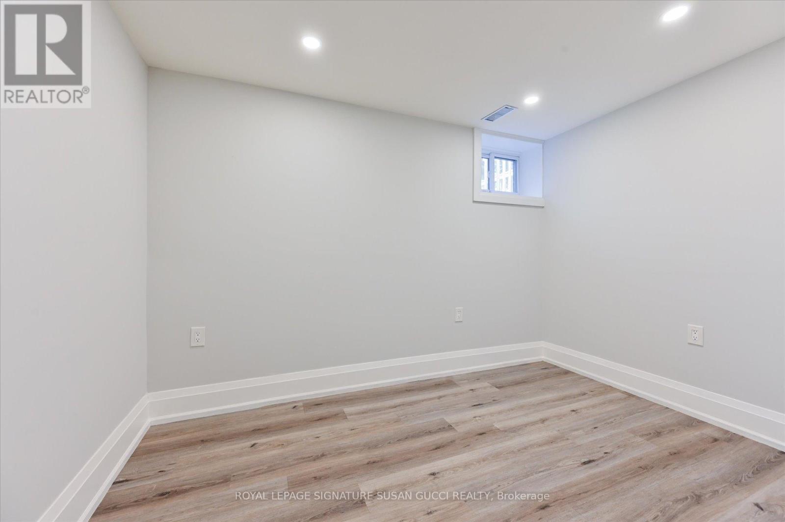 972 Cosburn Avenue, Toronto, Ontario  M4C 2W9 - Photo 24 - E12556426