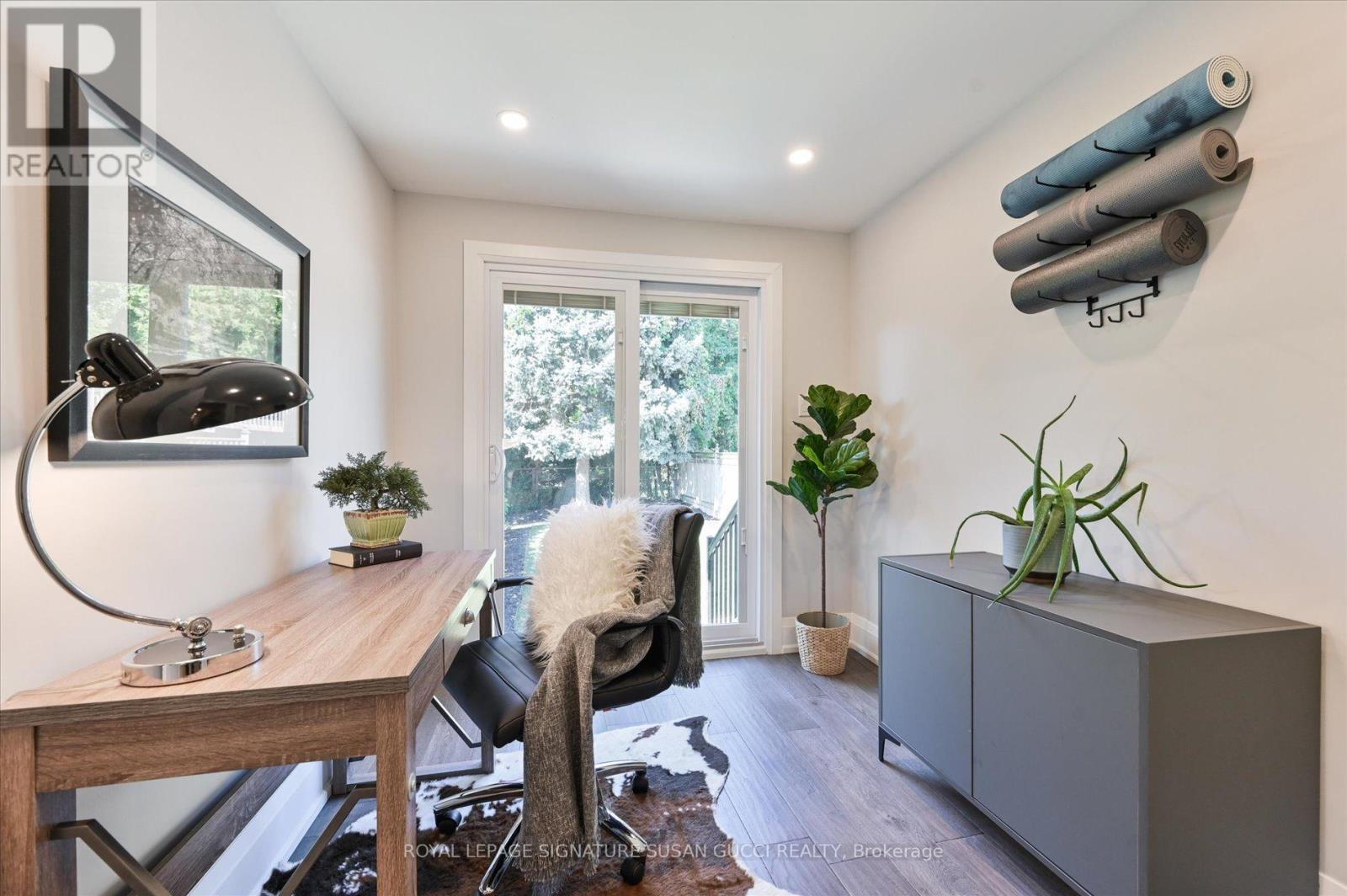 972 Cosburn Avenue, Toronto, Ontario  M4C 2W9 - Photo 15 - E12556426