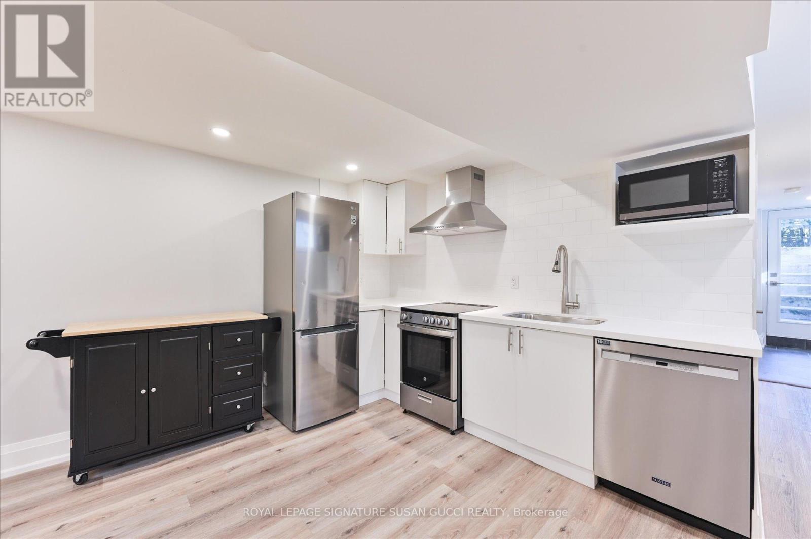 972 Cosburn Avenue, Toronto, Ontario  M4C 2W9 - Photo 22 - E12556426