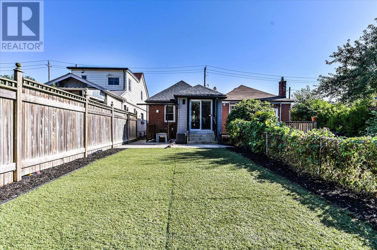 972 Cosburn Avenue, Toronto, Ontario  M4C 2W9 - Photo 33 - E12556426