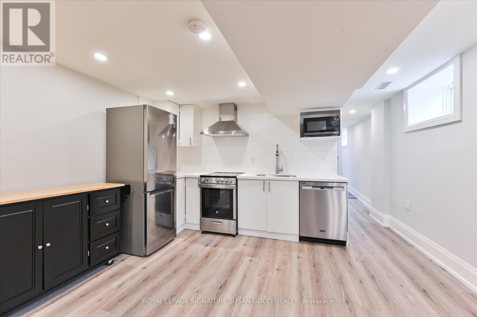 972 Cosburn Avenue, Toronto, Ontario  M4C 2W9 - Photo 21 - E12556426