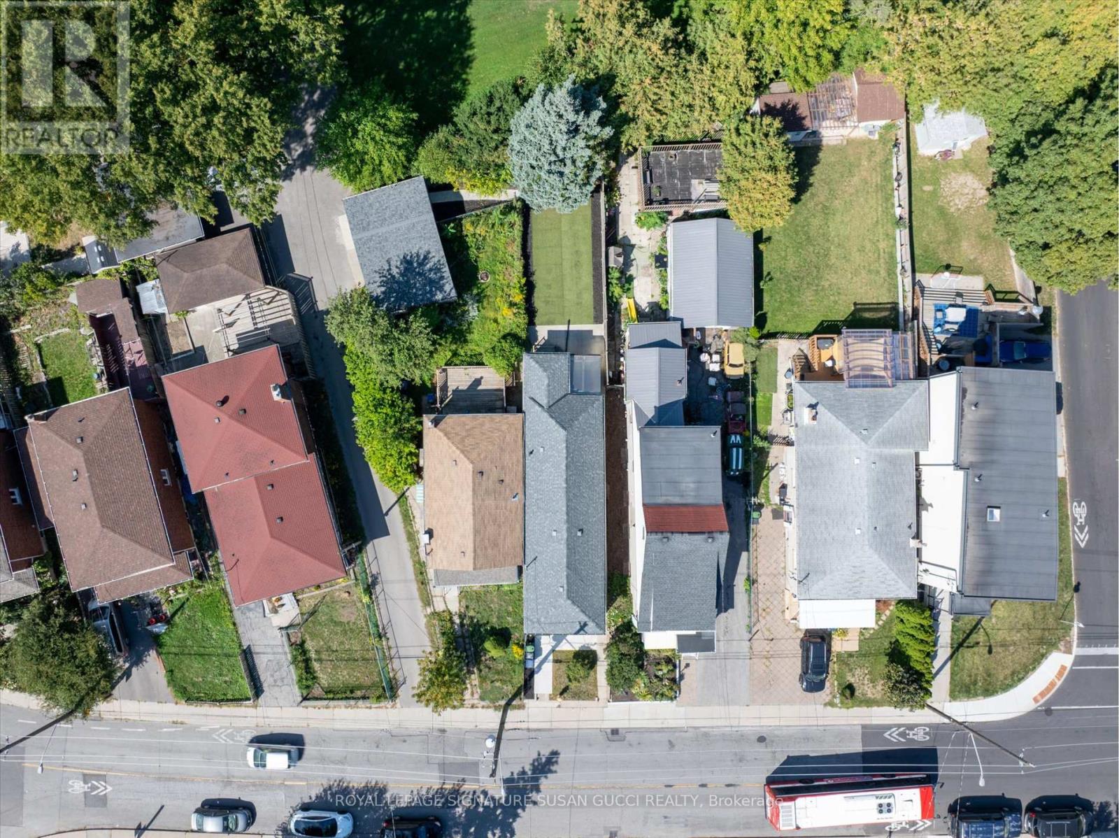 972 Cosburn Avenue, Toronto, Ontario  M4C 2W9 - Photo 36 - E12556426