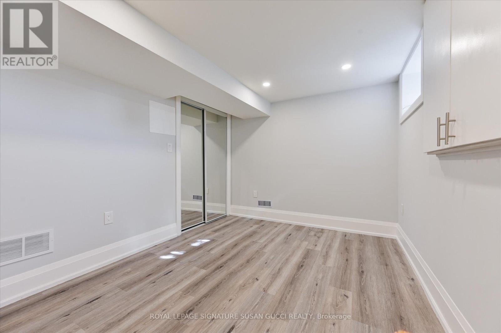 972 Cosburn Avenue, Toronto, Ontario  M4C 2W9 - Photo 23 - E12556426