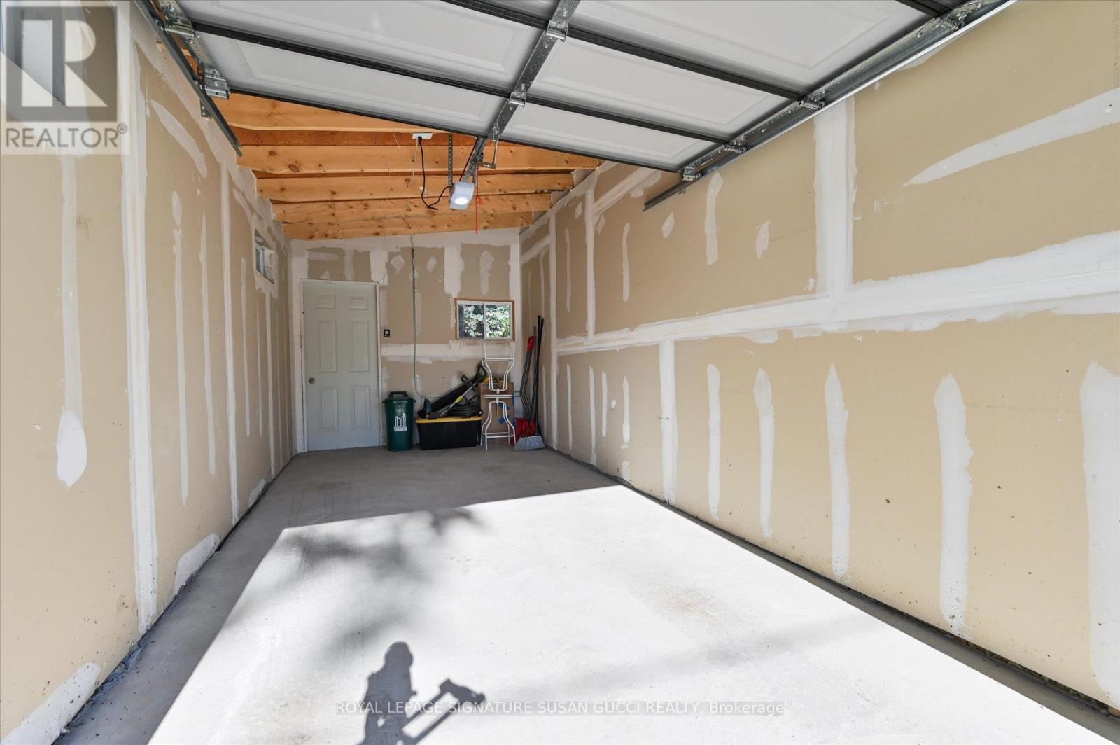 972 Cosburn Avenue, Toronto, Ontario  M4C 2W9 - Photo 32 - E12556426