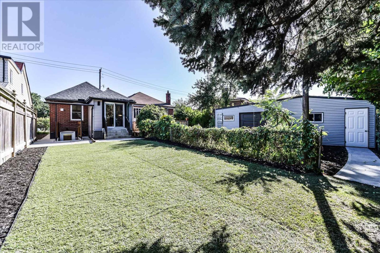 972 Cosburn Avenue, Toronto, Ontario  M4C 2W9 - Photo 29 - E12556426