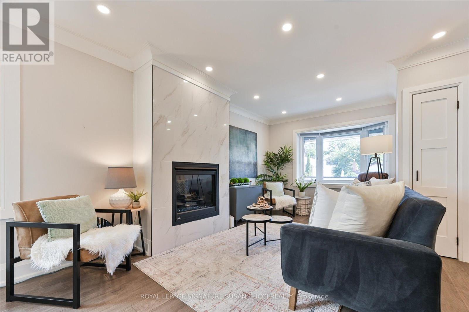 972 Cosburn Avenue, Toronto, Ontario  M4C 2W9 - Photo 6 - E12556426