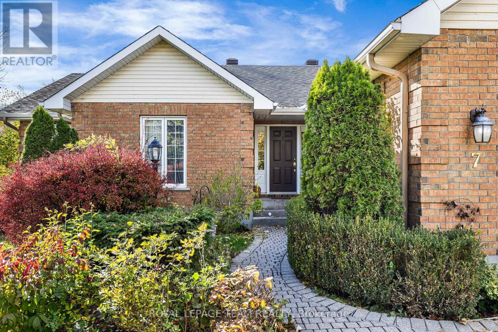 7 David Street, South Stormont, Ontario  K0C 1M0 - Photo 2 - X12567516