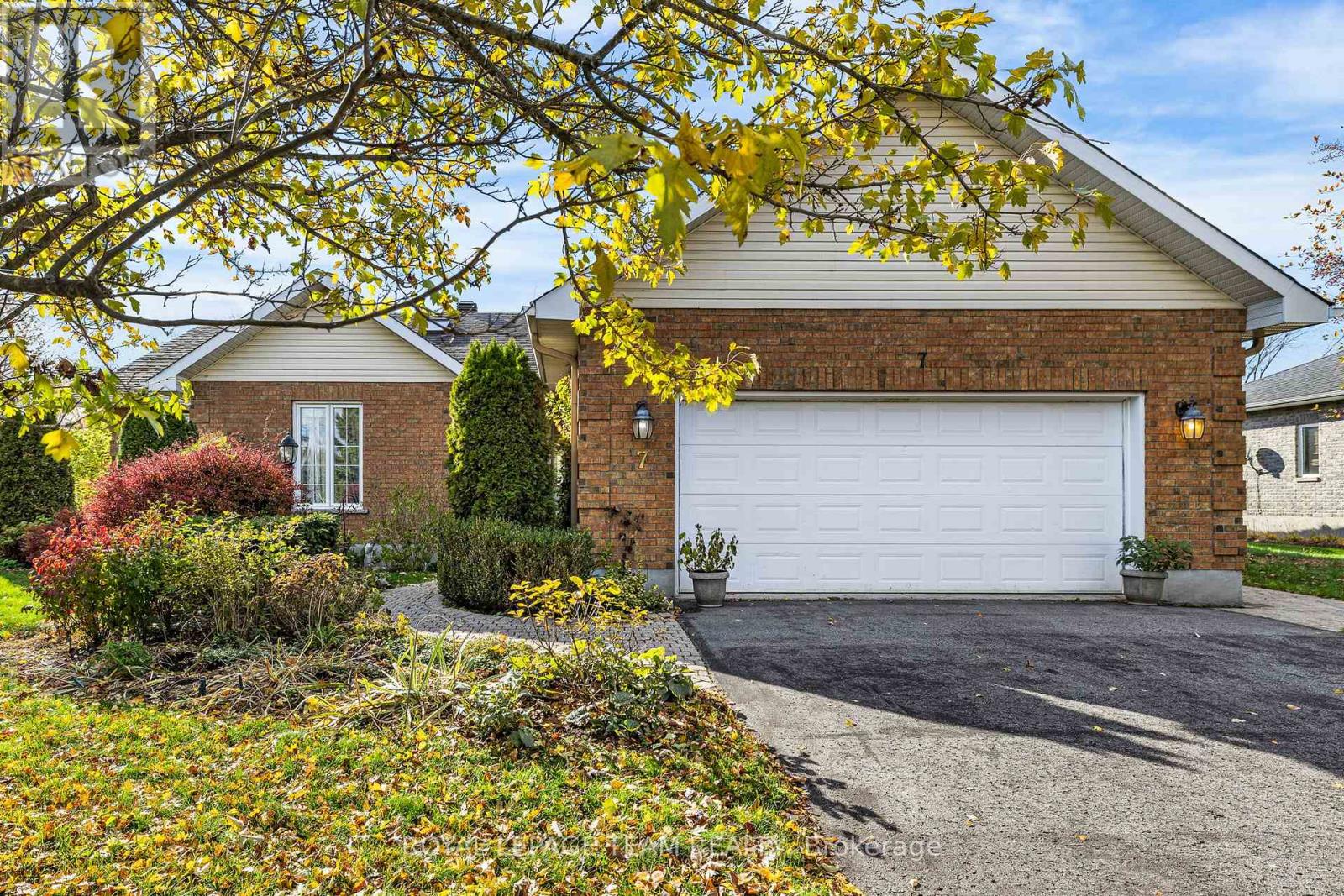 7 David Street, South Stormont, Ontario  K0C 1M0 - Photo 3 - X12567516