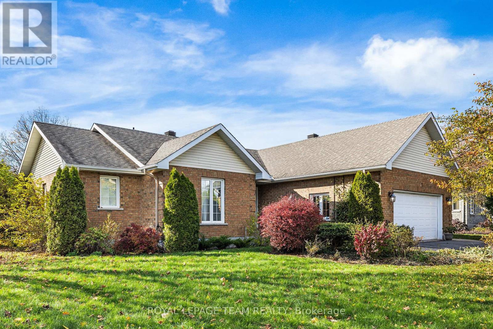 7 David Street, South Stormont, Ontario  K0C 1M0 - Photo 1 - X12567516