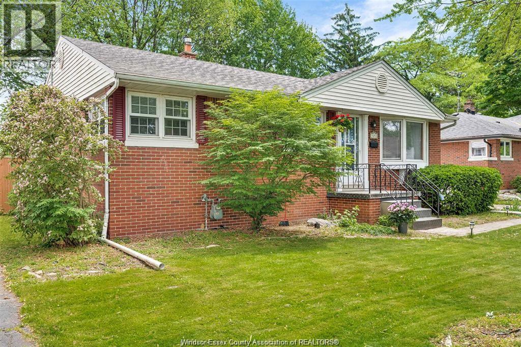 3692 Mckay Avenue, Windsor, Ontario  N9E 2S2 - Photo 2 - 25029370