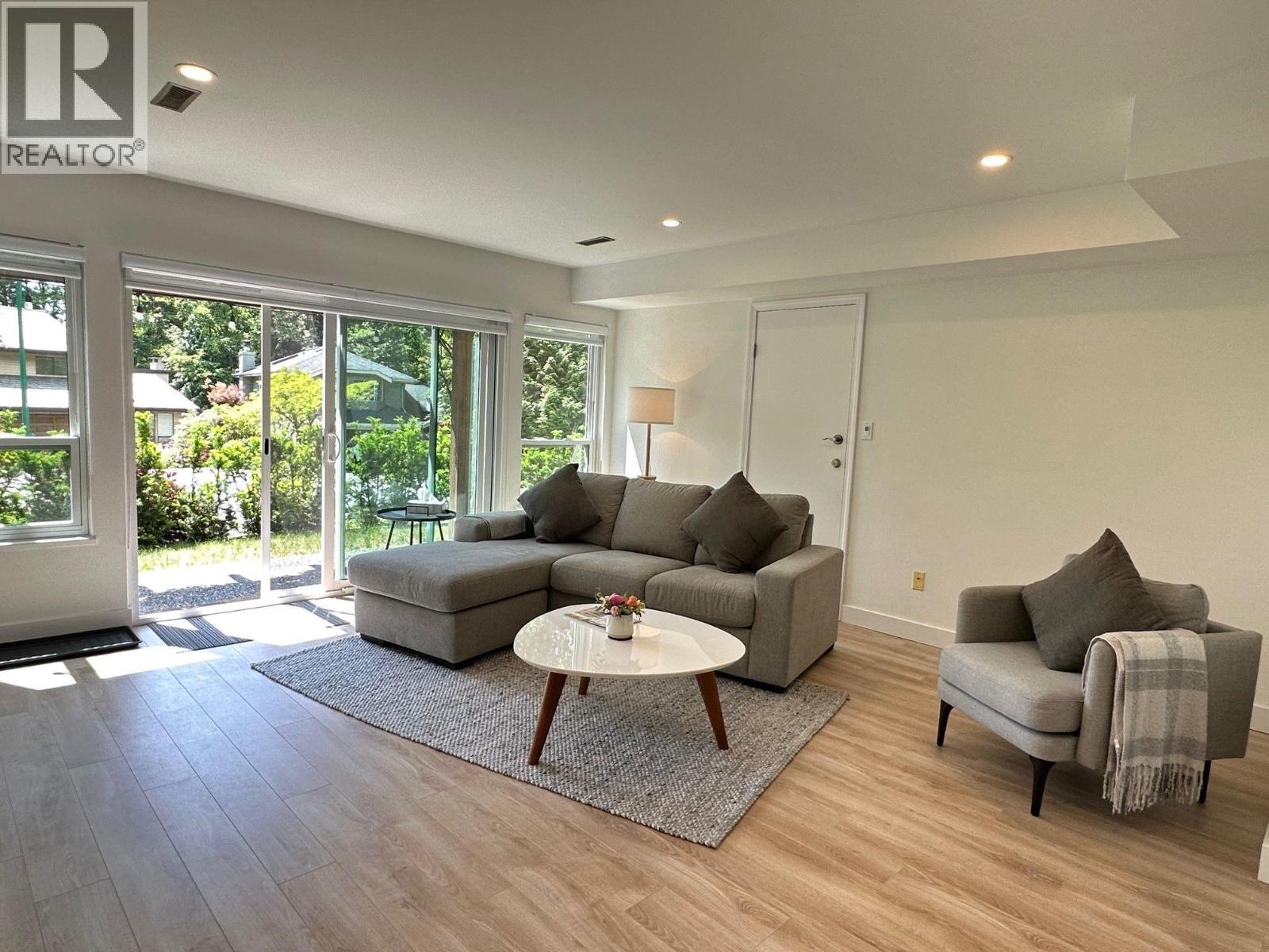 5636 Covey Pl, Vancouver, British Columbia  V7R 4T8 - Photo 2 - R3069343