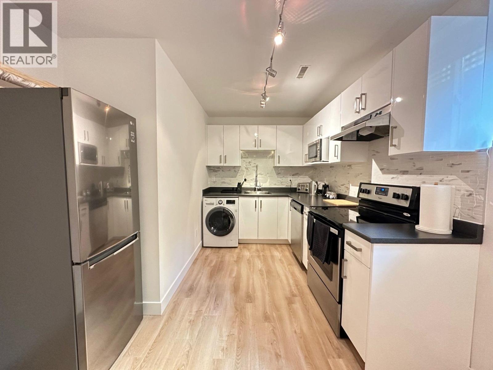 5636 Covey Pl, Vancouver, British Columbia  V7R 4T8 - Photo 4 - R3069343