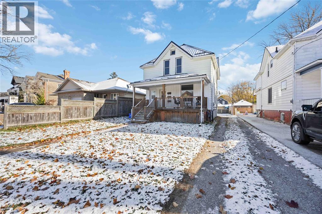 176 Christina Street South, Sarnia, Ontario  N7T 2N1 - Photo 2 - 25028565