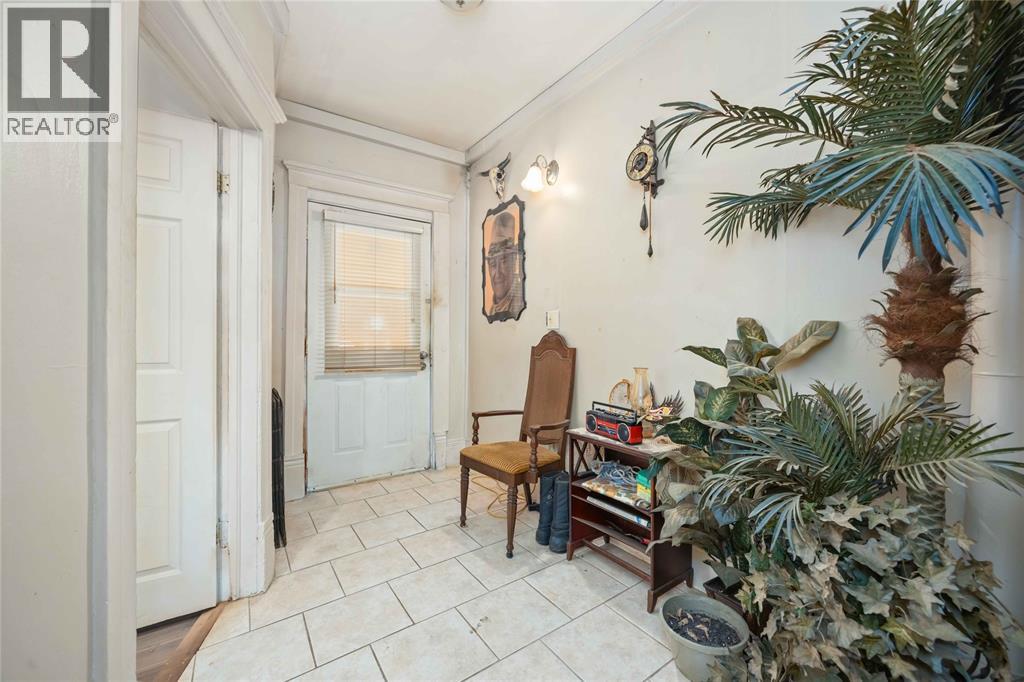 176 Christina Street South, Sarnia, Ontario  N7T 2N1 - Photo 4 - 25028565