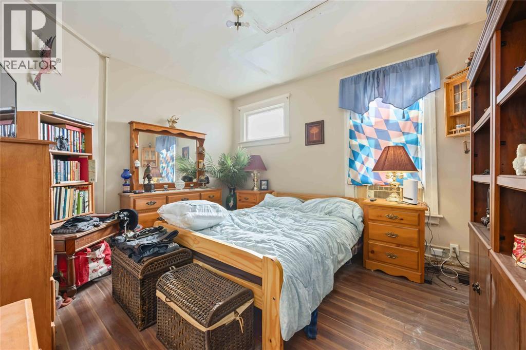 176 Christina Street South, Sarnia, Ontario  N7T 2N1 - Photo 9 - 25028565