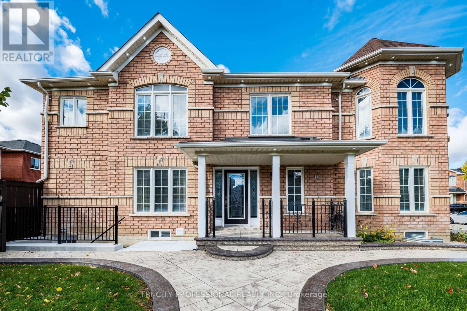 101 WILLIAMSON DRIVE, Brampton, Ontario