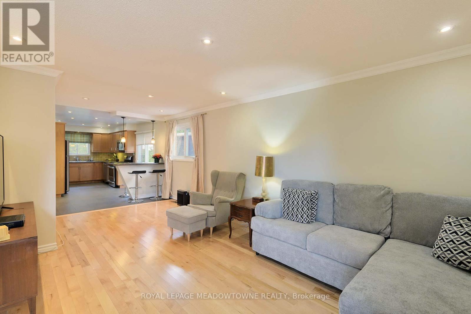 4207 Trapper Crescent, Mississauga, Ontario  L5L 3A7 - Photo 8 - W12536326