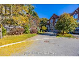 235 APPLETON COURT, Newmarket, Ontario