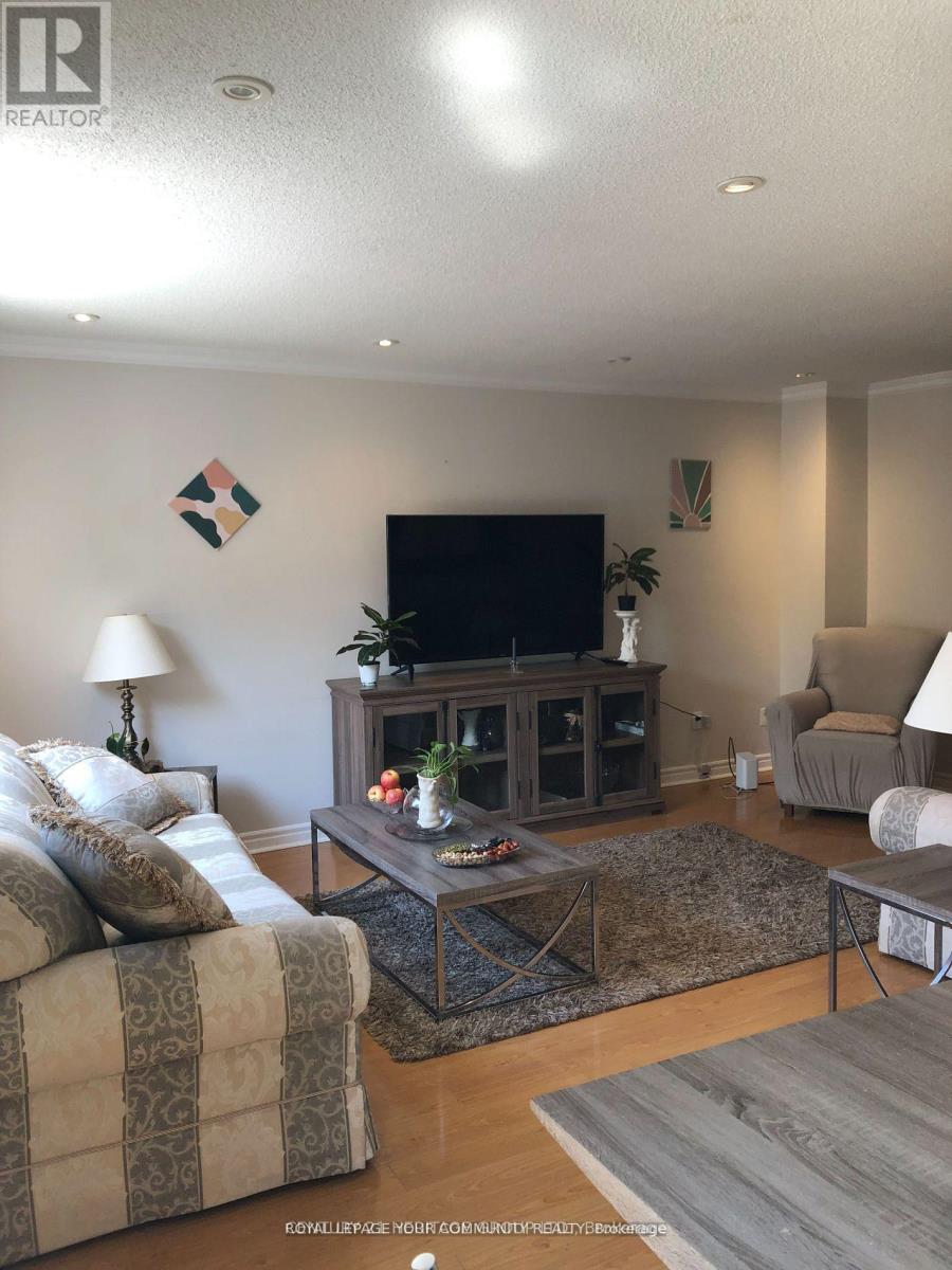 41 Draper Boulevard N, Vaughan, Ontario L4J 5Y9 - Photo 3 - N12568038