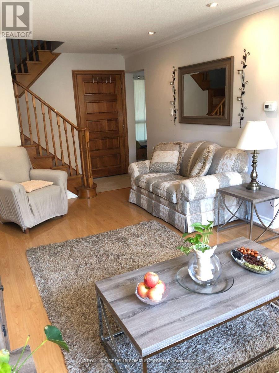 41 Draper Boulevard N, Vaughan, Ontario L4J 5Y9 - Photo 4 - N12568038