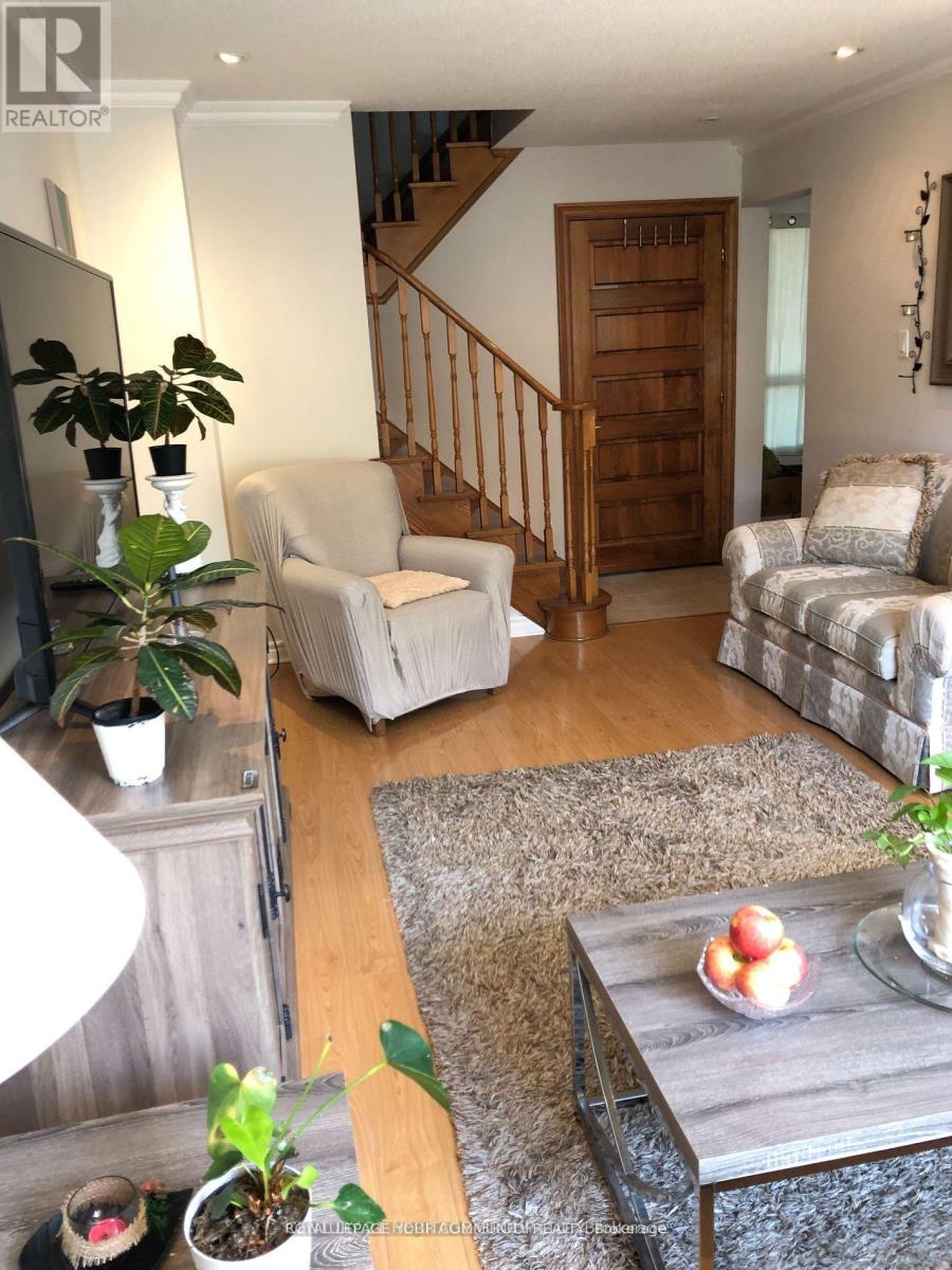 41 Draper Boulevard N, Vaughan, Ontario L4J 5Y9 - Photo 5 - N12568038