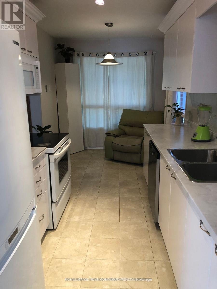 41 Draper Boulevard N, Vaughan, Ontario L4J 5Y9 - Photo 9 - N12568038