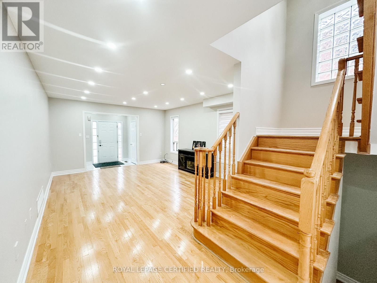 30 Lucerne Drive, Vaughan, Ontario  L4H 2Y2 - Photo 8 - N12568044