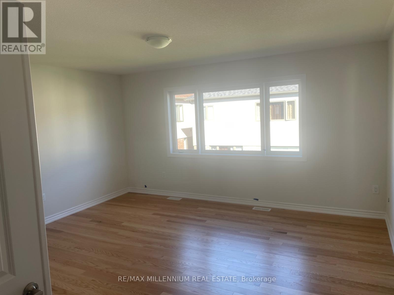 16 Tamworth Terrace, Barrie, Ontario  L9J 0W5 - Photo 10 - S12568054