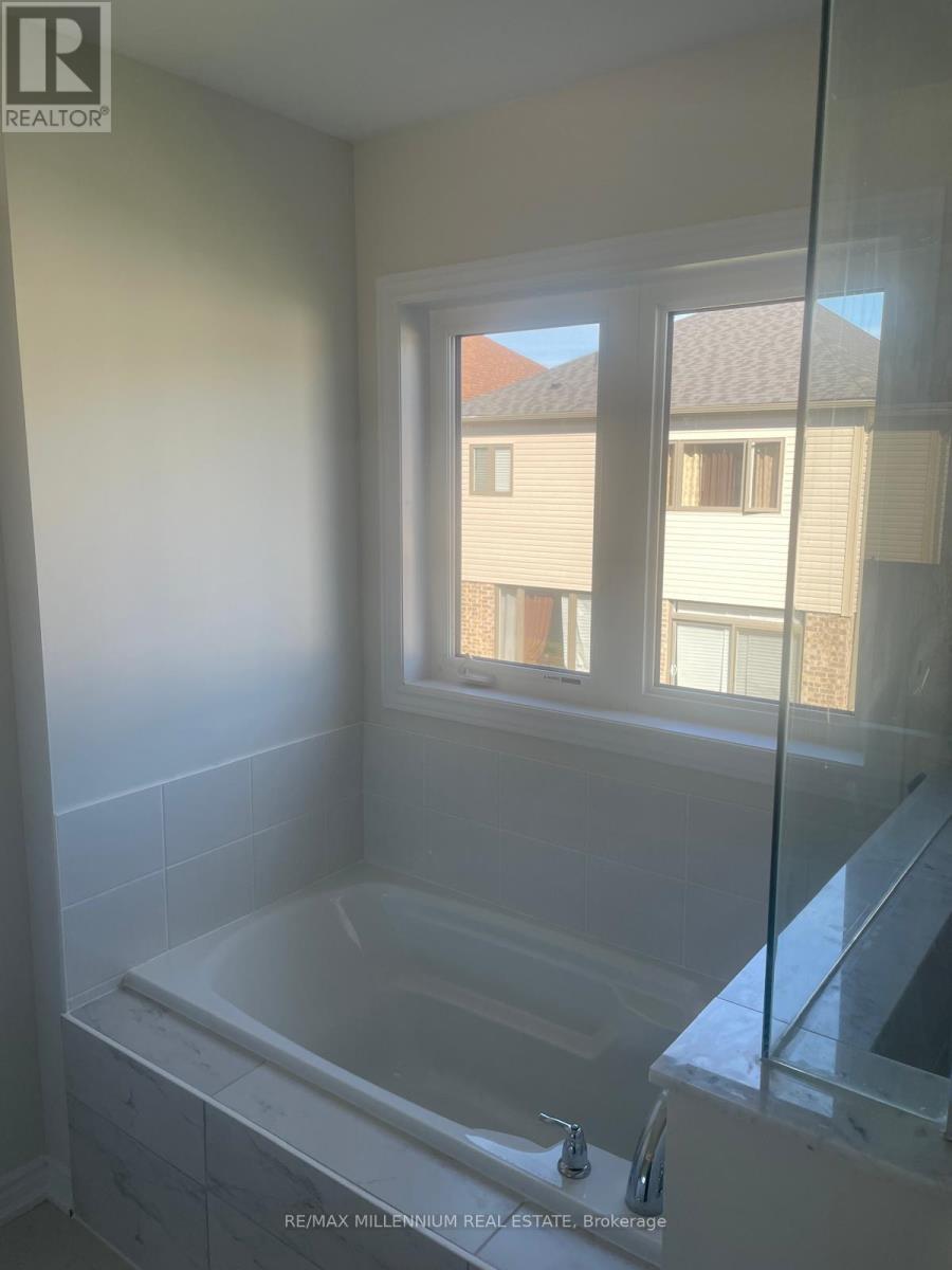 16 Tamworth Terrace, Barrie, Ontario  L9J 0W5 - Photo 18 - S12568054