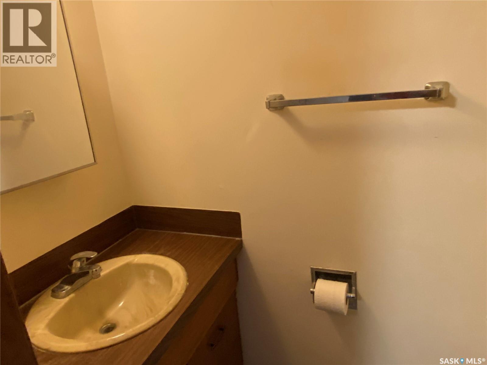 1016 Carlton Drive, Esterhazy, Saskatchewan  S0A 0X0 - Photo 8 - SK024532