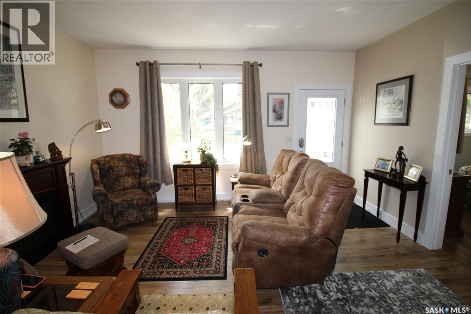 580 1st Street E, Shaunavon, Saskatchewan  S0N 2M0 - Photo 4 - SK024530