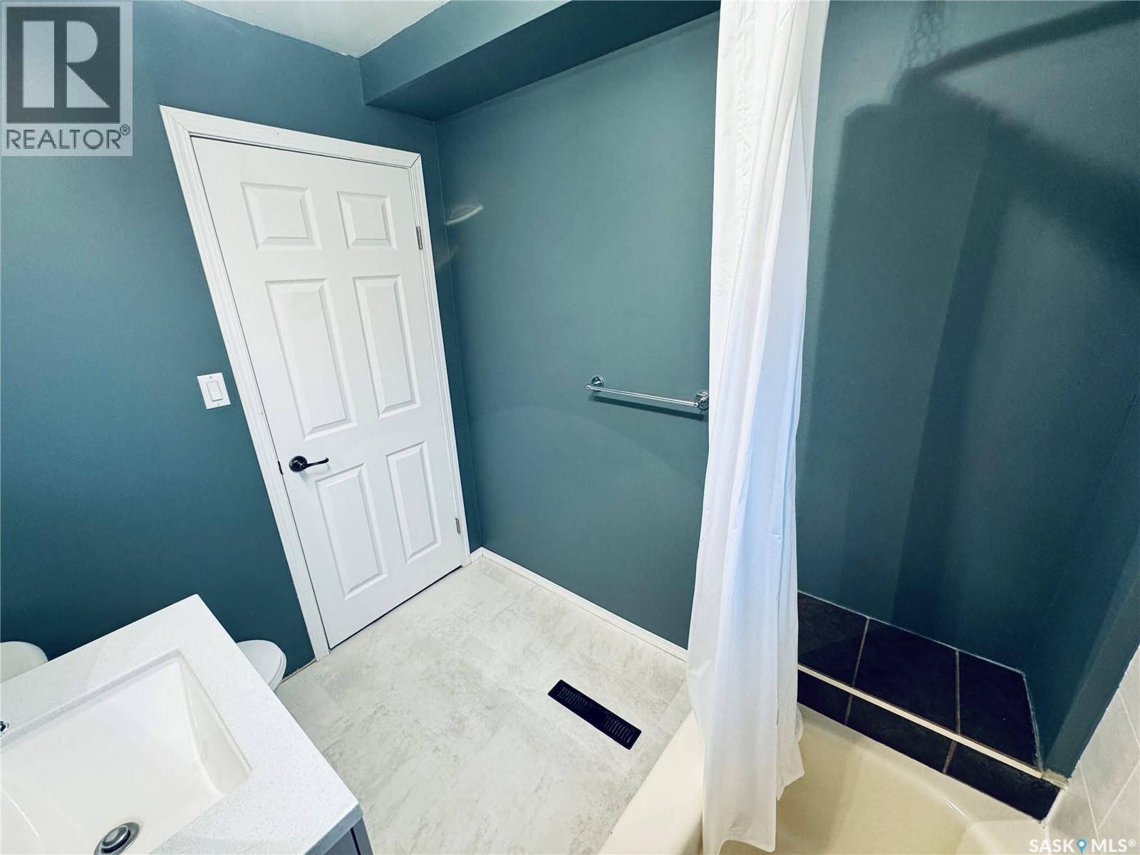 413 2nd Avenue E, Biggar, Saskatchewan  S0K 0M0 - Photo 14 - SK024444