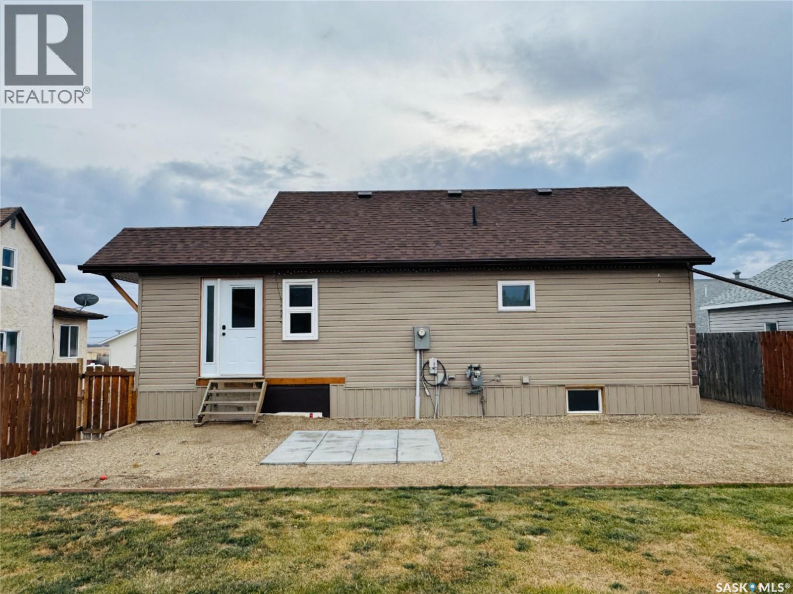 413 2nd Avenue E, Biggar, Saskatchewan  S0K 0M0 - Photo 24 - SK024444