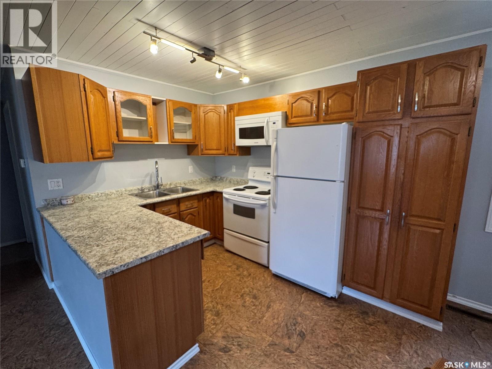 413 2nd Avenue E, Biggar, Saskatchewan  S0K 0M0 - Photo 6 - SK024444