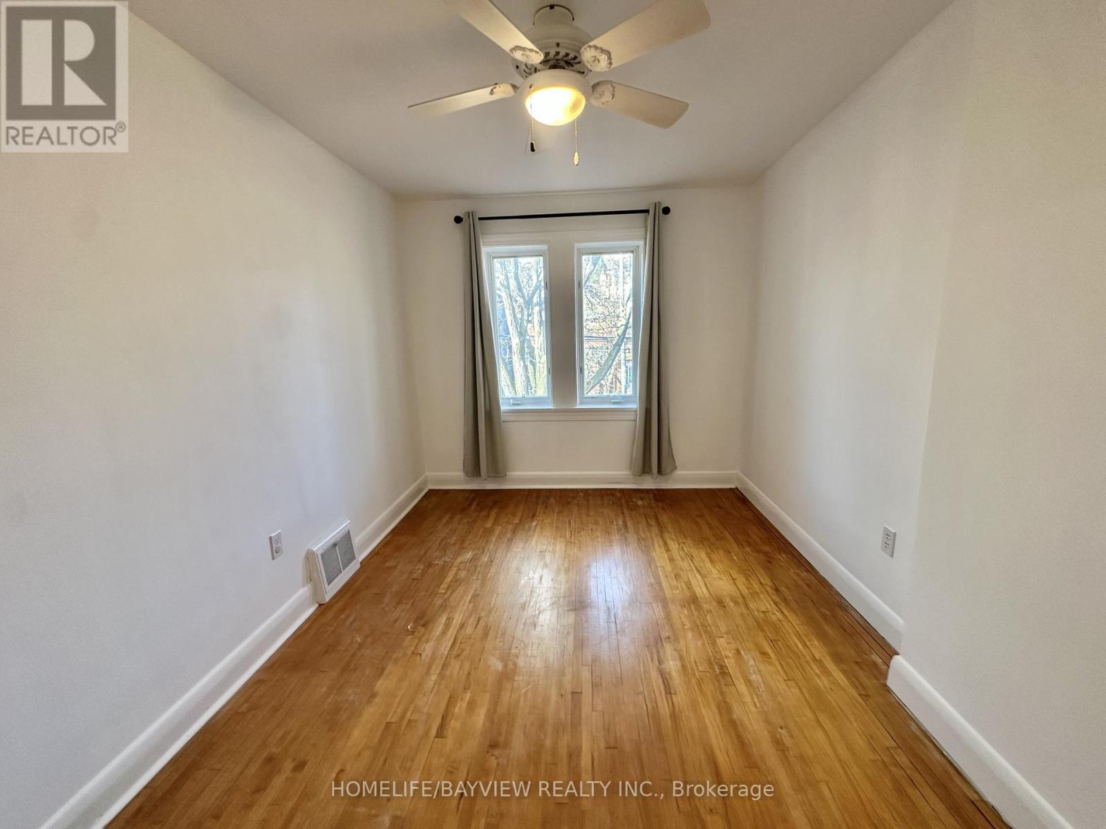 27 Cranbrooke Avenue, Toronto, Ontario  M5M 1M3 - Photo 7 - C12486091